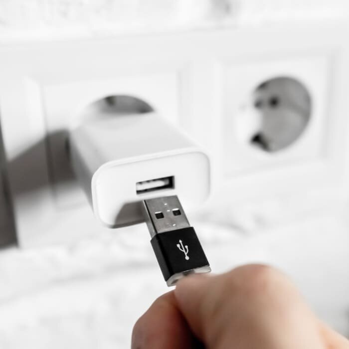 AiraBreeze charging on a desk